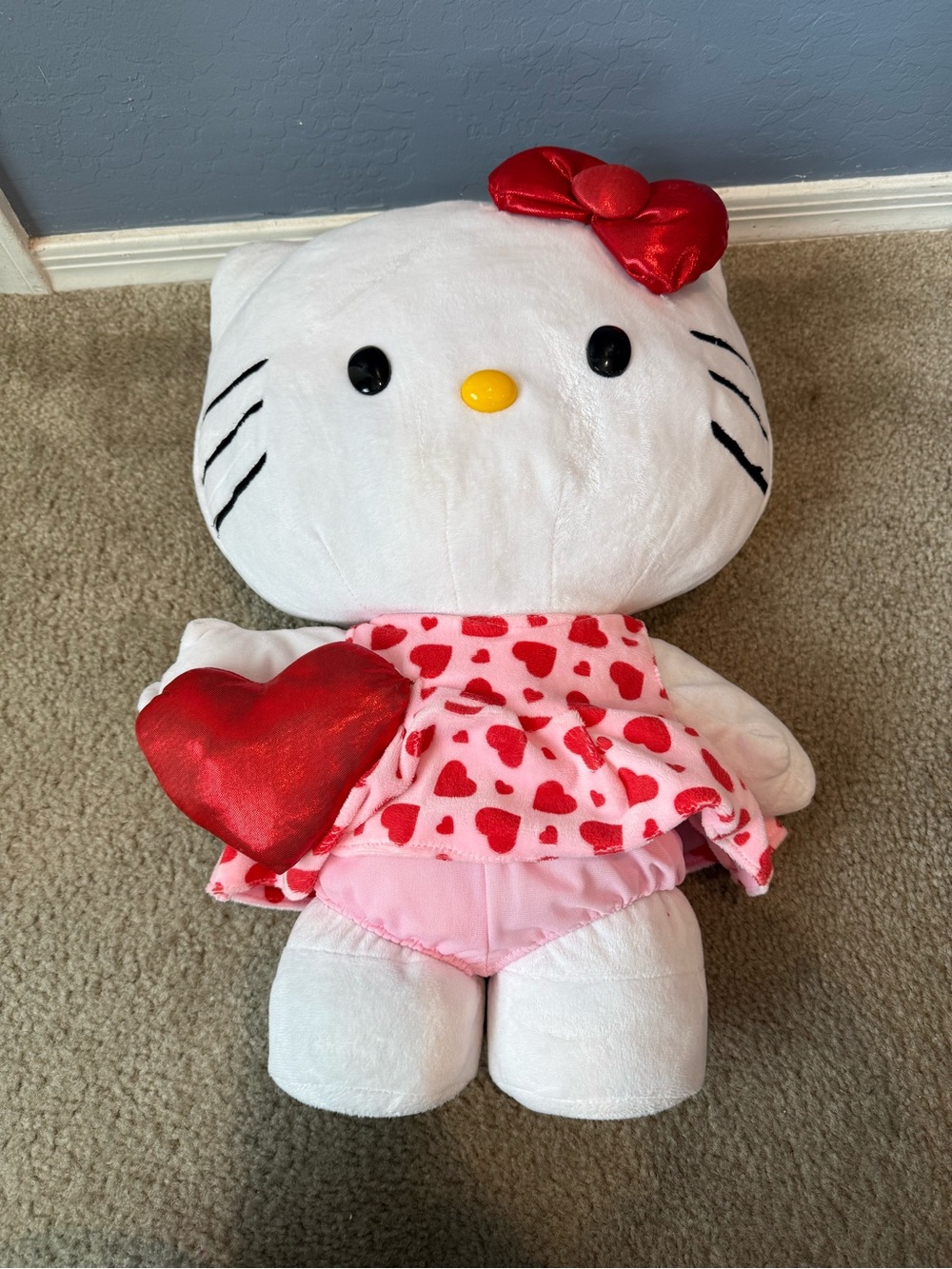 Hello Kitty Valentine 19 inch Plush - Picture 6 of 8